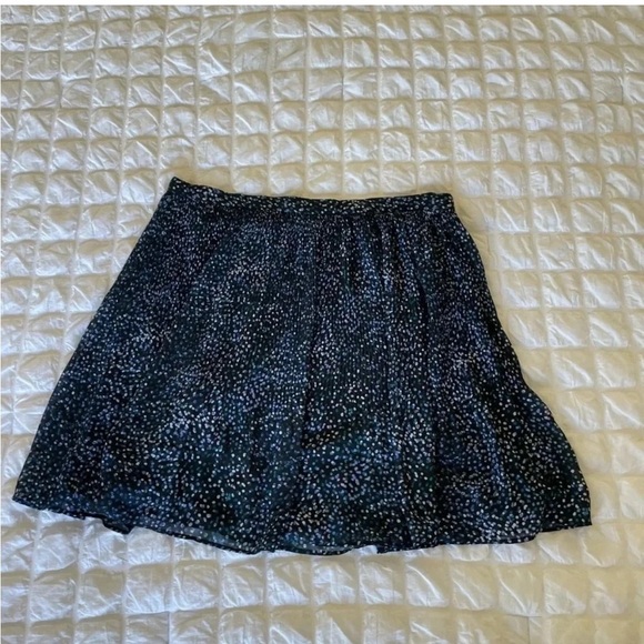 Banana Republic plisse dot printed mini skirt - Picture 5 of 7